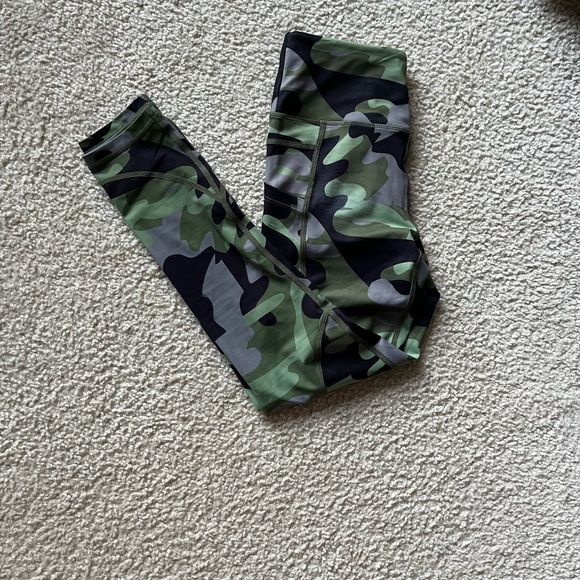 ZYIA Pants - Zyia camo light and tight leggings (with pockets!)